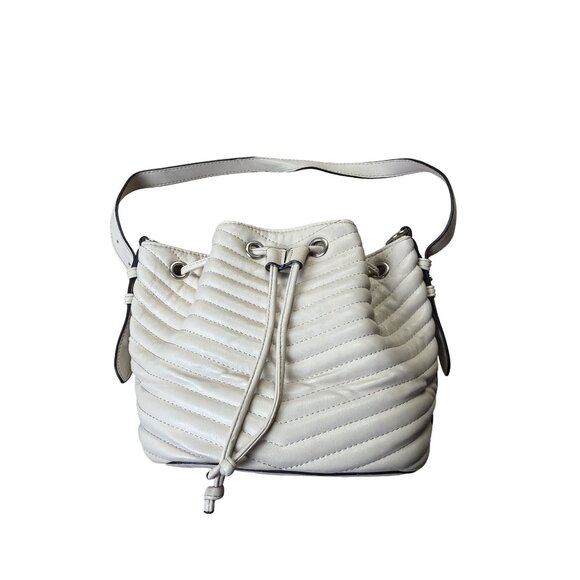 Steve Madden White Quilted Faux Leather Bucket Bag With Drawstring Closure - Picture 2 of 9